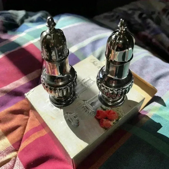 NWOT salt shakers - Picture 9 of 9